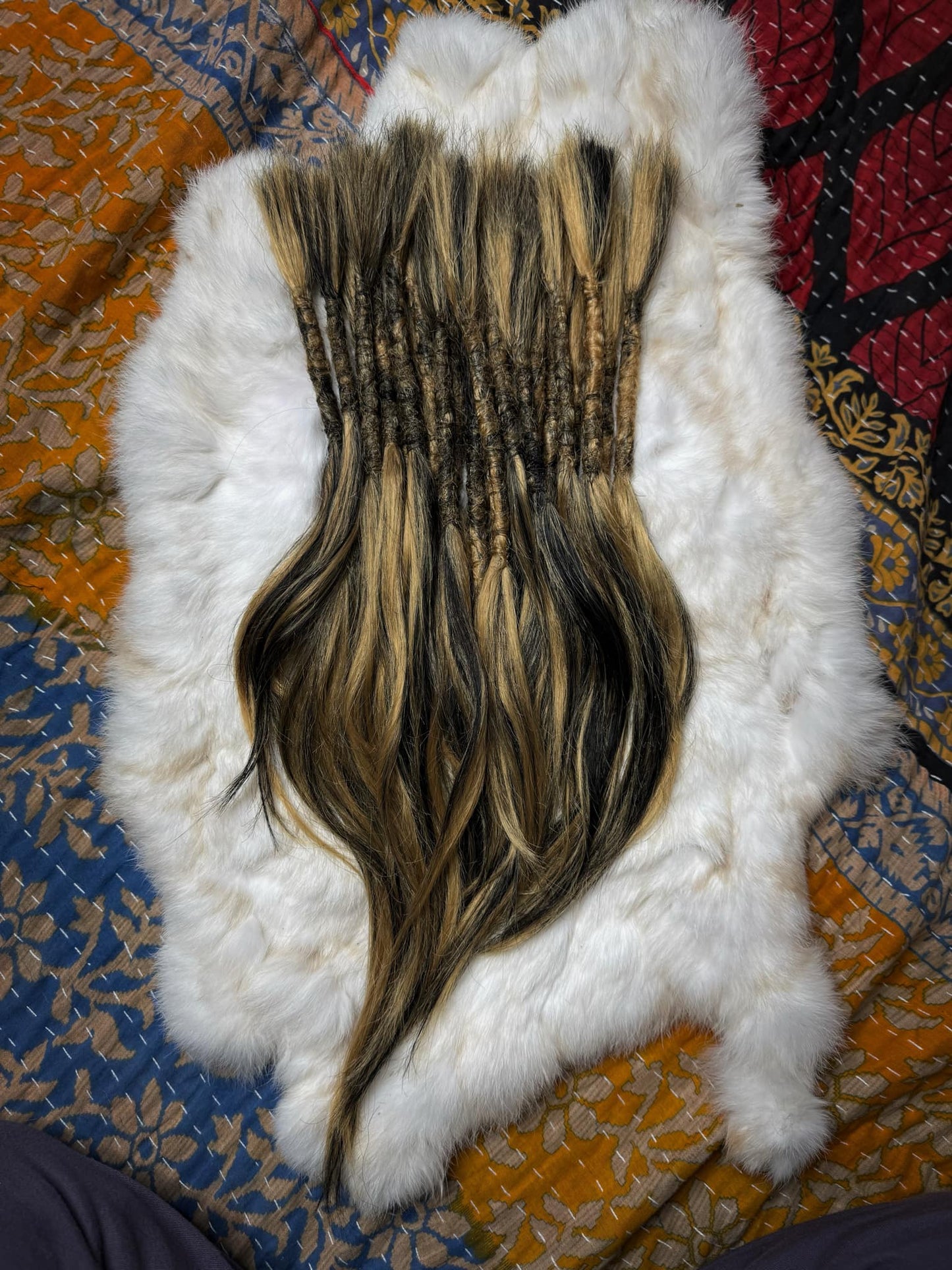 Extensions (24) - human hair, synthetic blend with deluxe ends (weft-in)