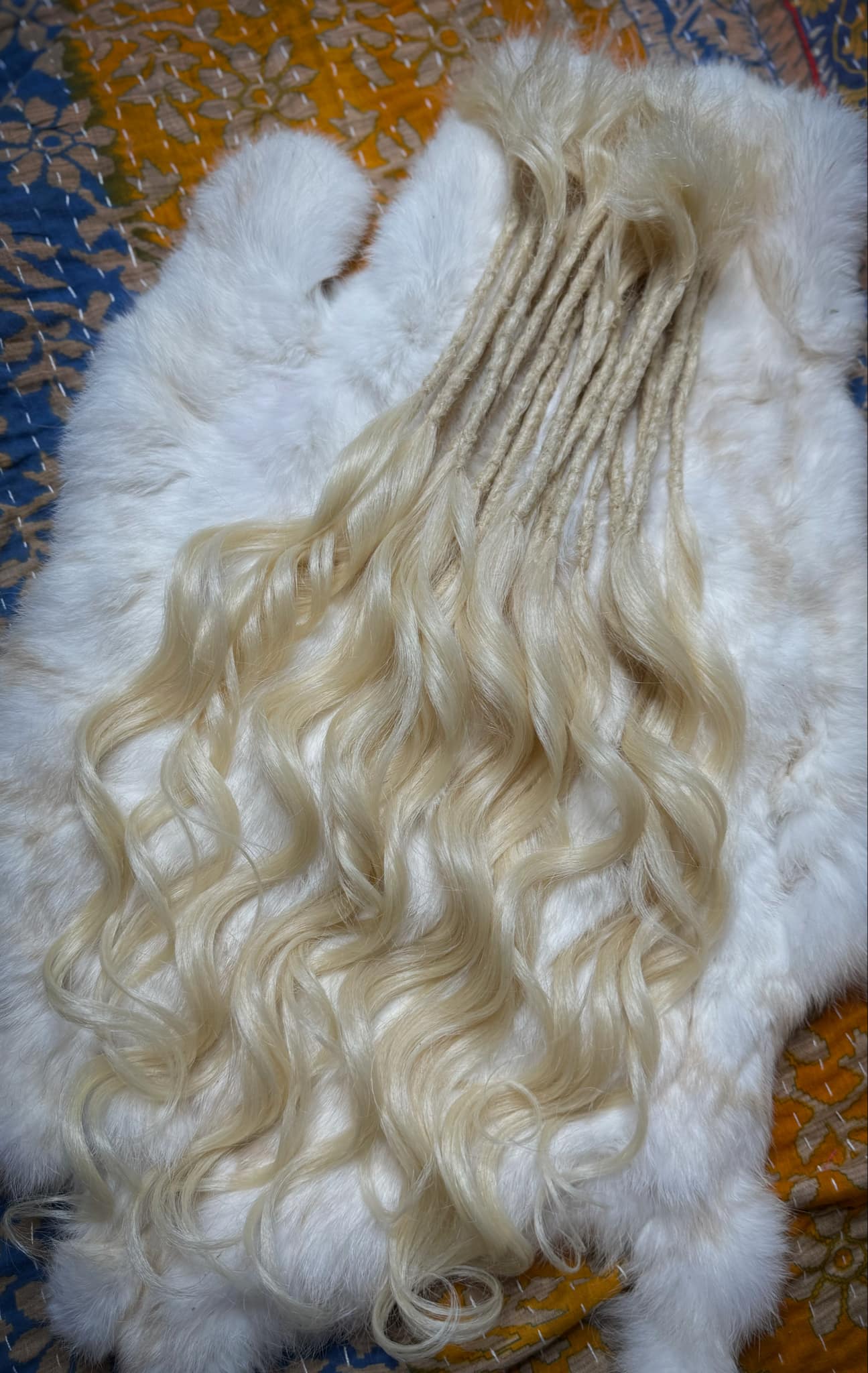 Extensions (21) - synthetic with deluxe curly ends