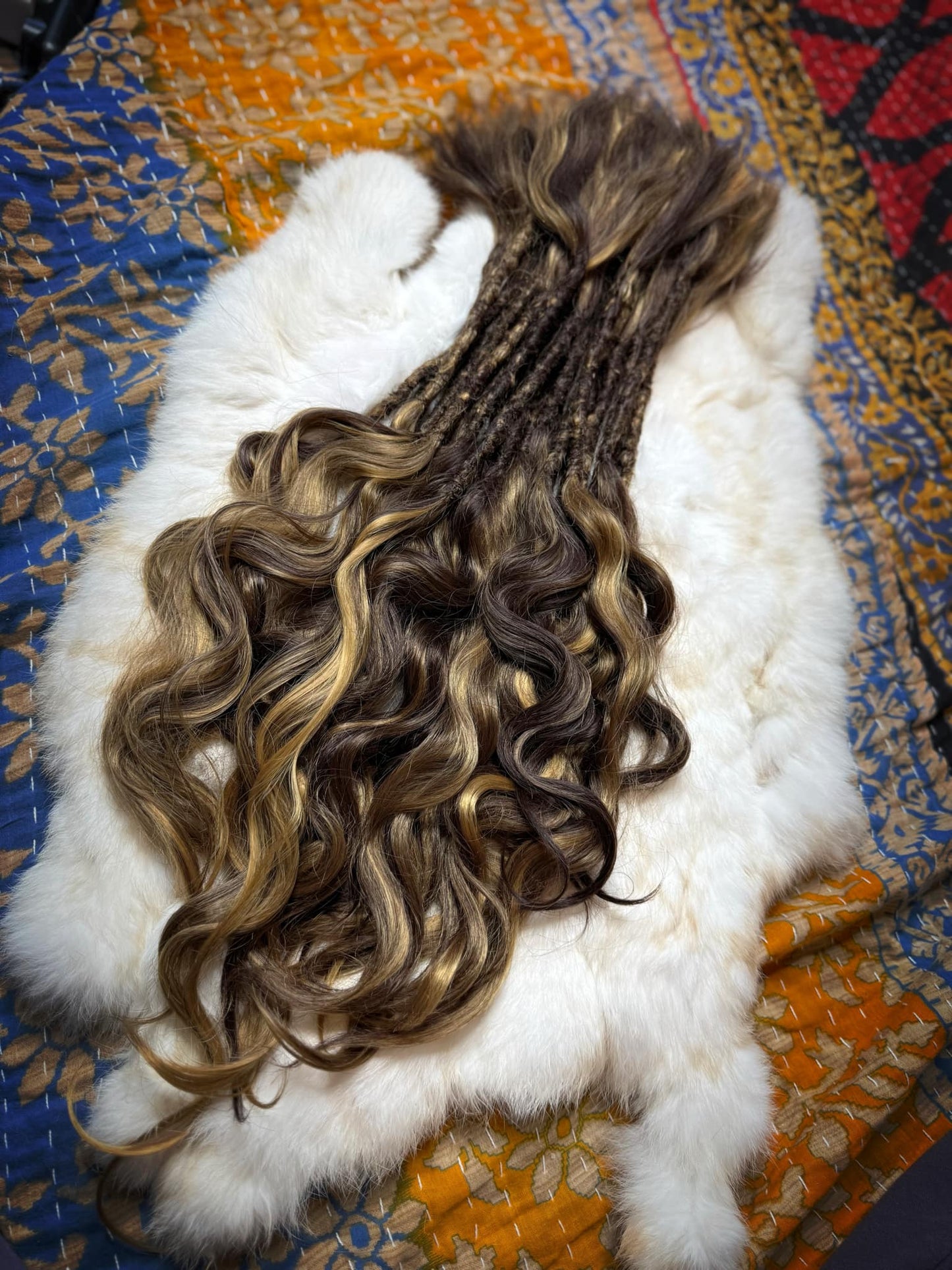 Extensions (26) - human hair, synthetic blend with deluxe ends